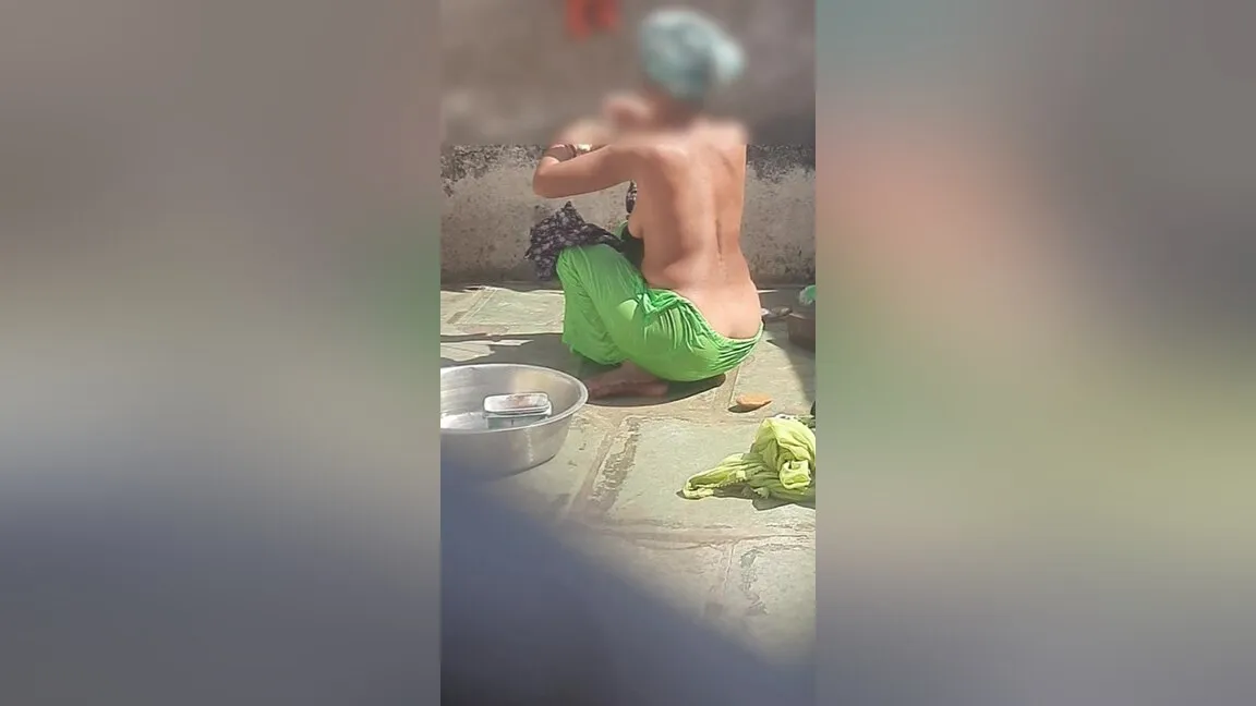 The Stepbrother Saw His Older Stepsister Bathing In The Open Bathroom