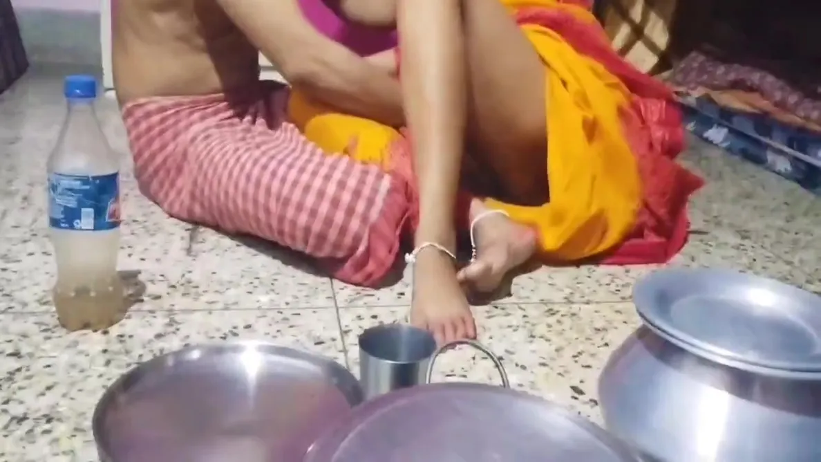 Young Bhabi Ne Chote Devar Se Apni Chut Ki Jalan Mitayi - 18 Years