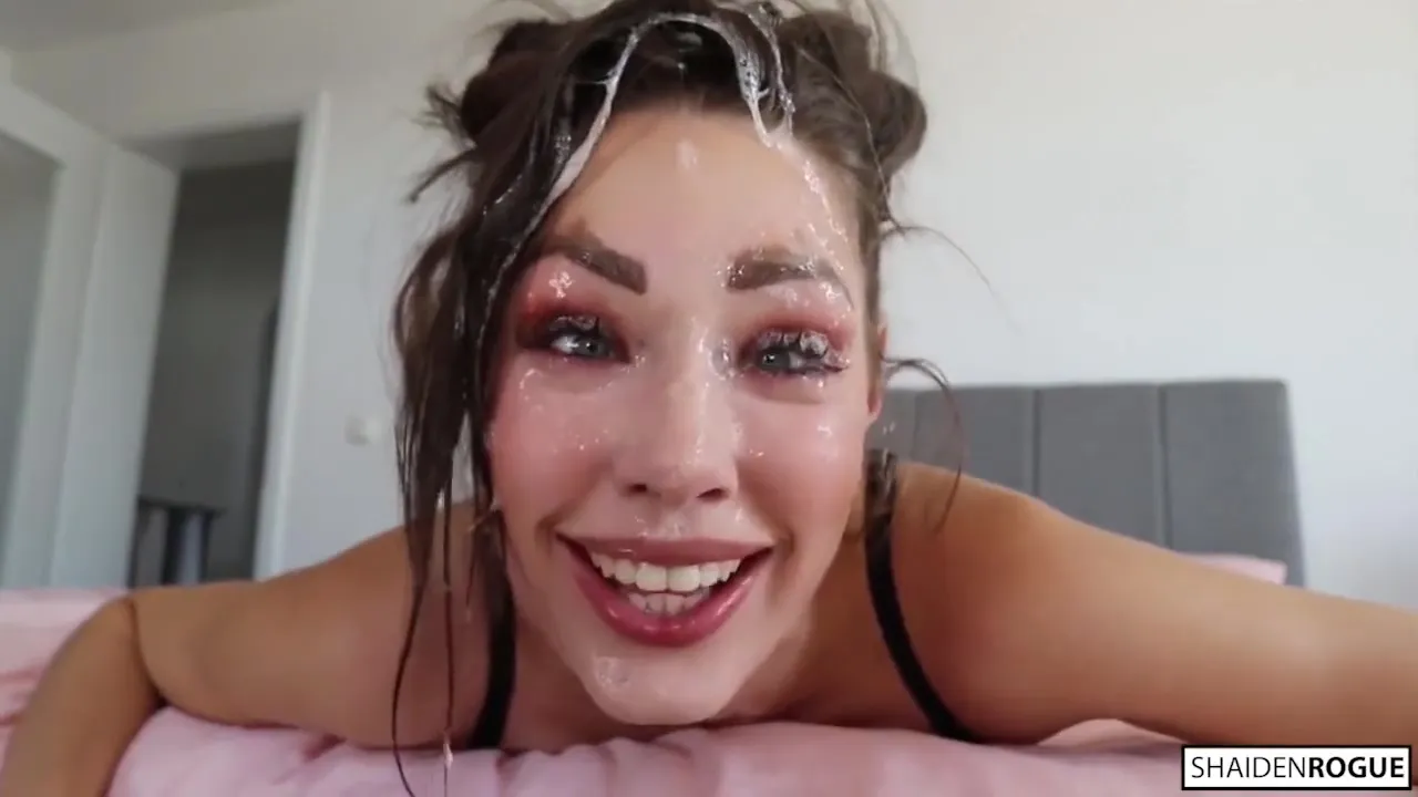 Sloppy Upside Down Red Lips Cocksucking - Blowjob