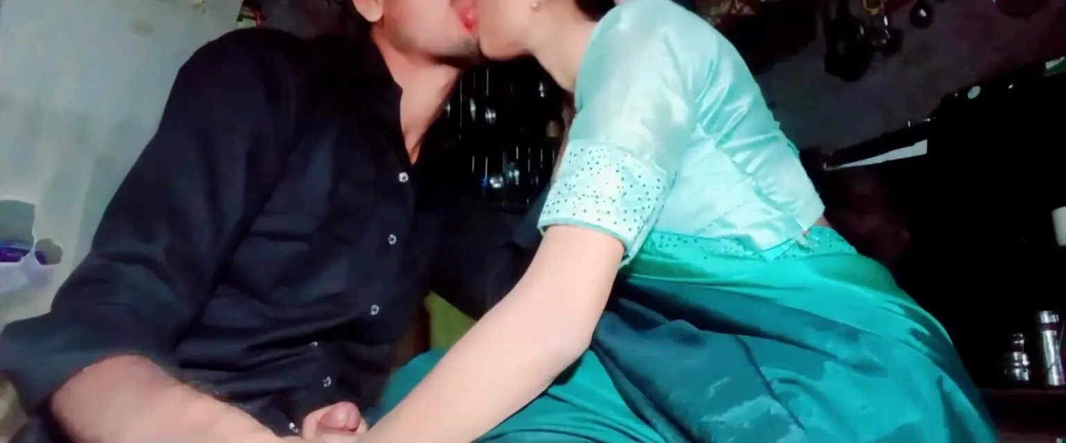 Sexy Lips Sexy Boobs Indian Skinny Beautiful Tight Bhabhi