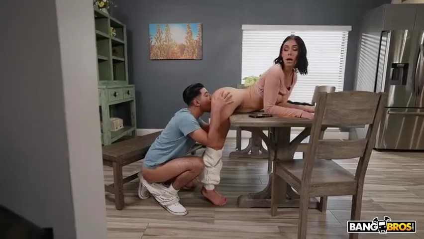 Valencia - Help Me Stepmom