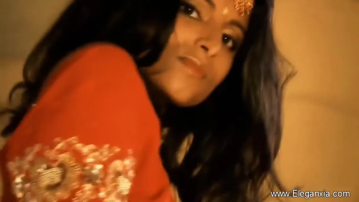 Indian Woman Seduces You With Her Eyes