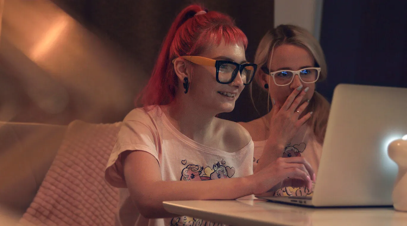 Doc Squirt - Sexy blonde satisfied by the Pro