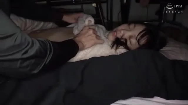 05242,Sensual play of Asian beauty