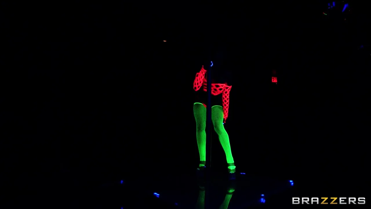 Big Butts Like It Big: Private Dancer Double Penetration