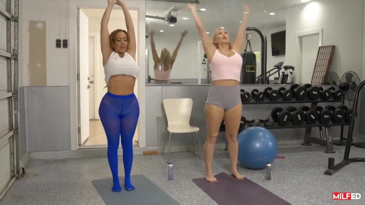 Young Guy Fucks Milf Stepmom Ryan Keely And Friend Richelle