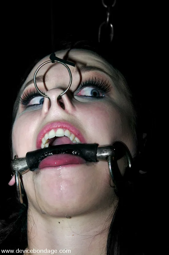 Alexa Von Tess in Cramped - DeviceBondage