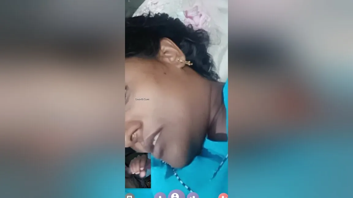 Desi Paid Bhabhi Shows Her Boobs On Vc