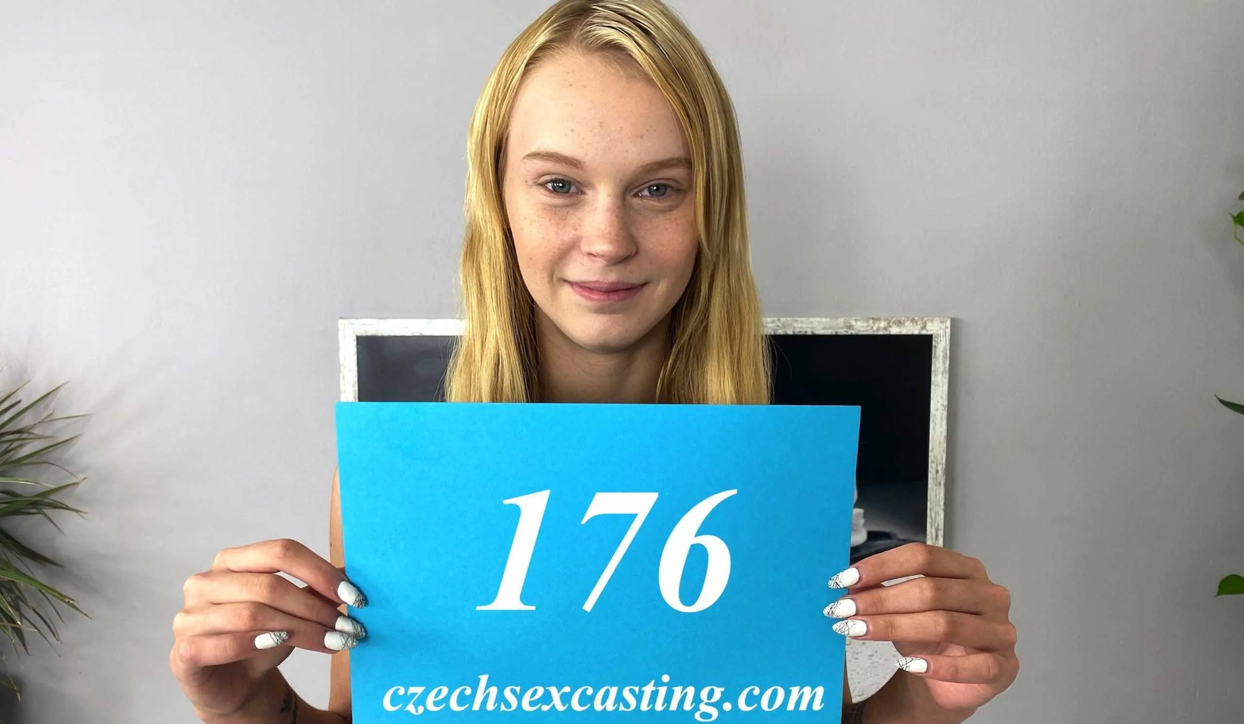 Ariela Donovan & Steve Q in Novice Blonde Darling Shows Off In Casting - Porncz