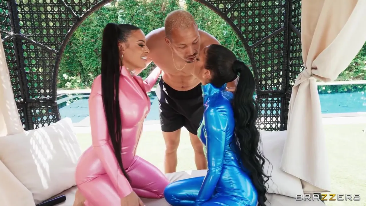 Poolside Fashionistas - Luna Star & Ryan Reid