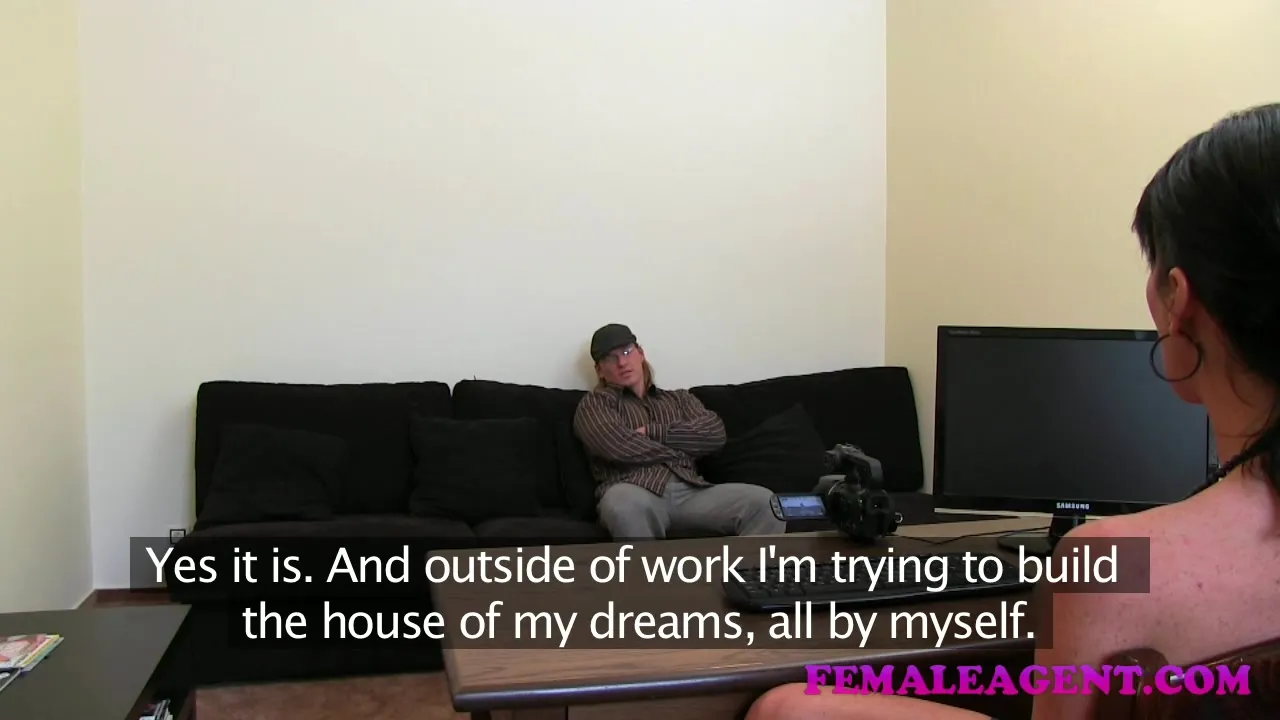 Female agent gets dicked and jizzed