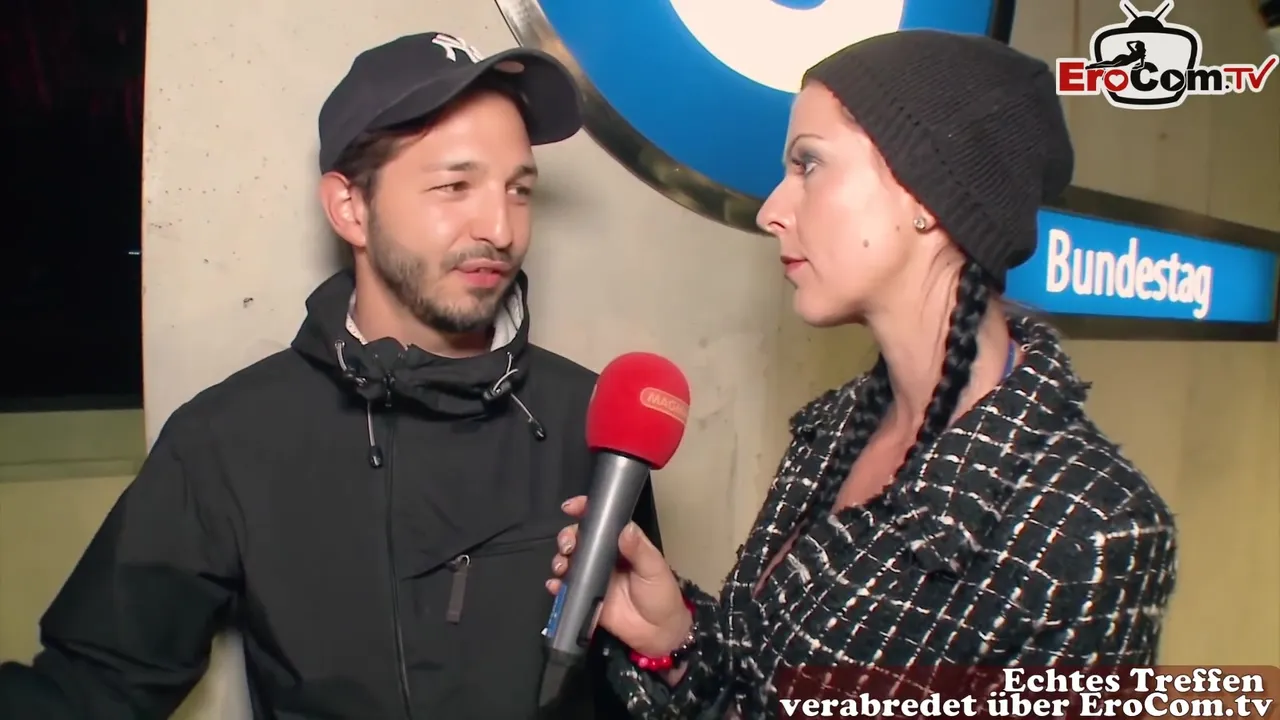 Deutsche Strabenumfrage: Moderatorin Fickt Passanten