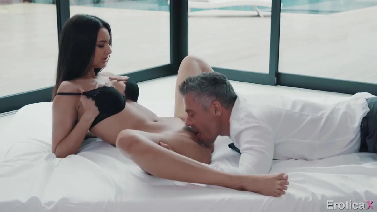 Eiiza Fucked At The Office