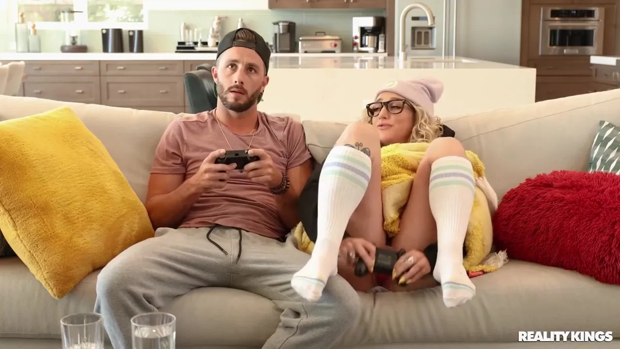 Cute Gamer Girl Susie Stellar Suprise