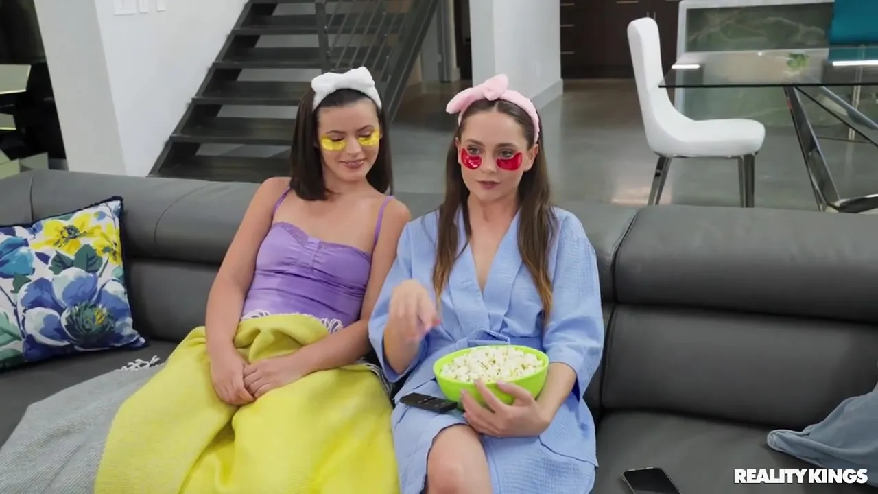 Horny Dharma Jones Goes Lesbian