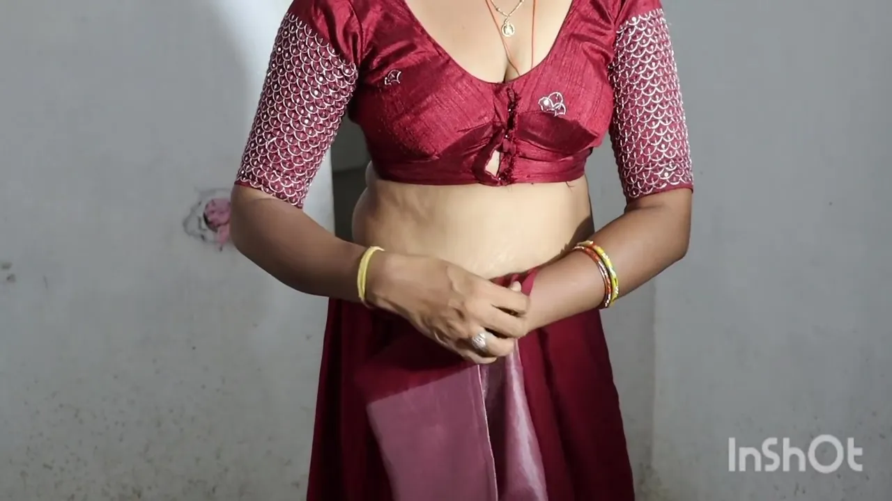 Stepmom Exchanging Saree And Relaxing