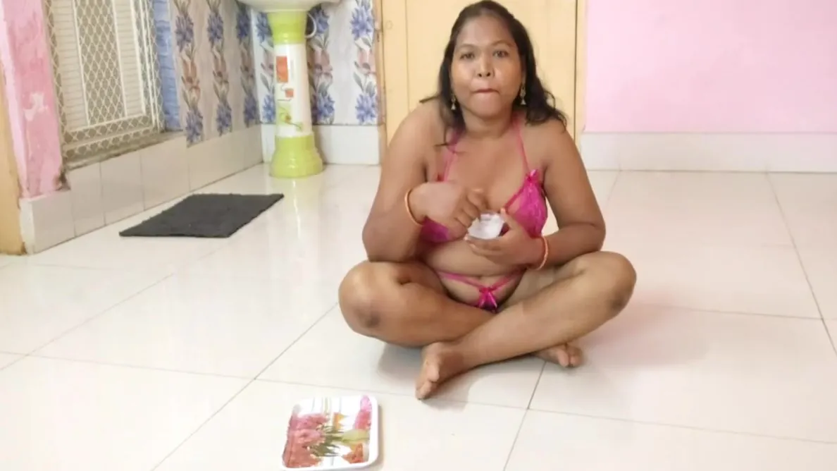 Indian Housewife Sexy Lady Show 22