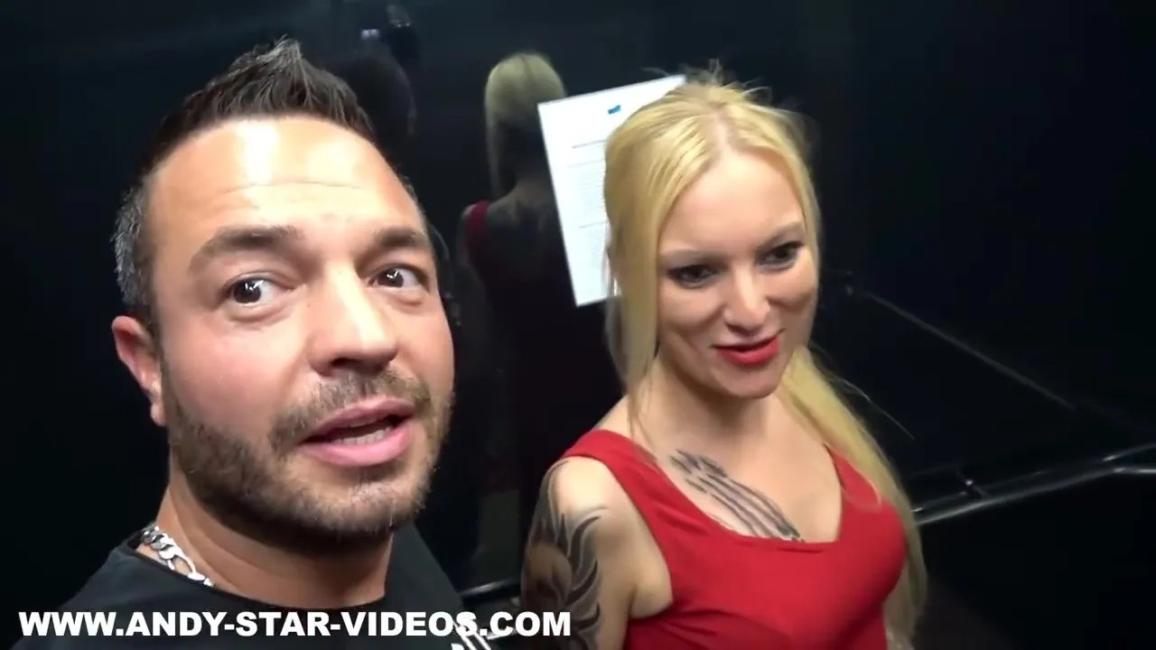 Queen Bees Hot Blonde