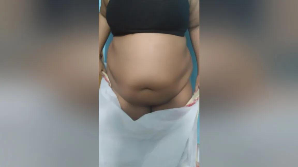Desi Bhabhi Pahante Sari - Indian