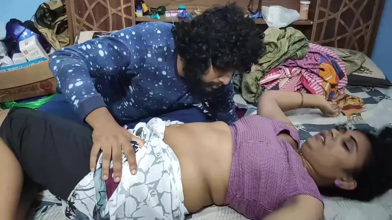 Hot Kiss - Vaishnavy And Sharun Raj Saree Pussy Rubbing Romance , Mallu Couple Saree Hot Ass Kiss, Mallu Couple