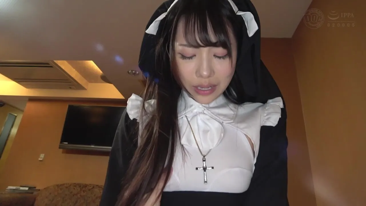 高額報酬に釣られた美少女と撮影会！シスターコスプレ