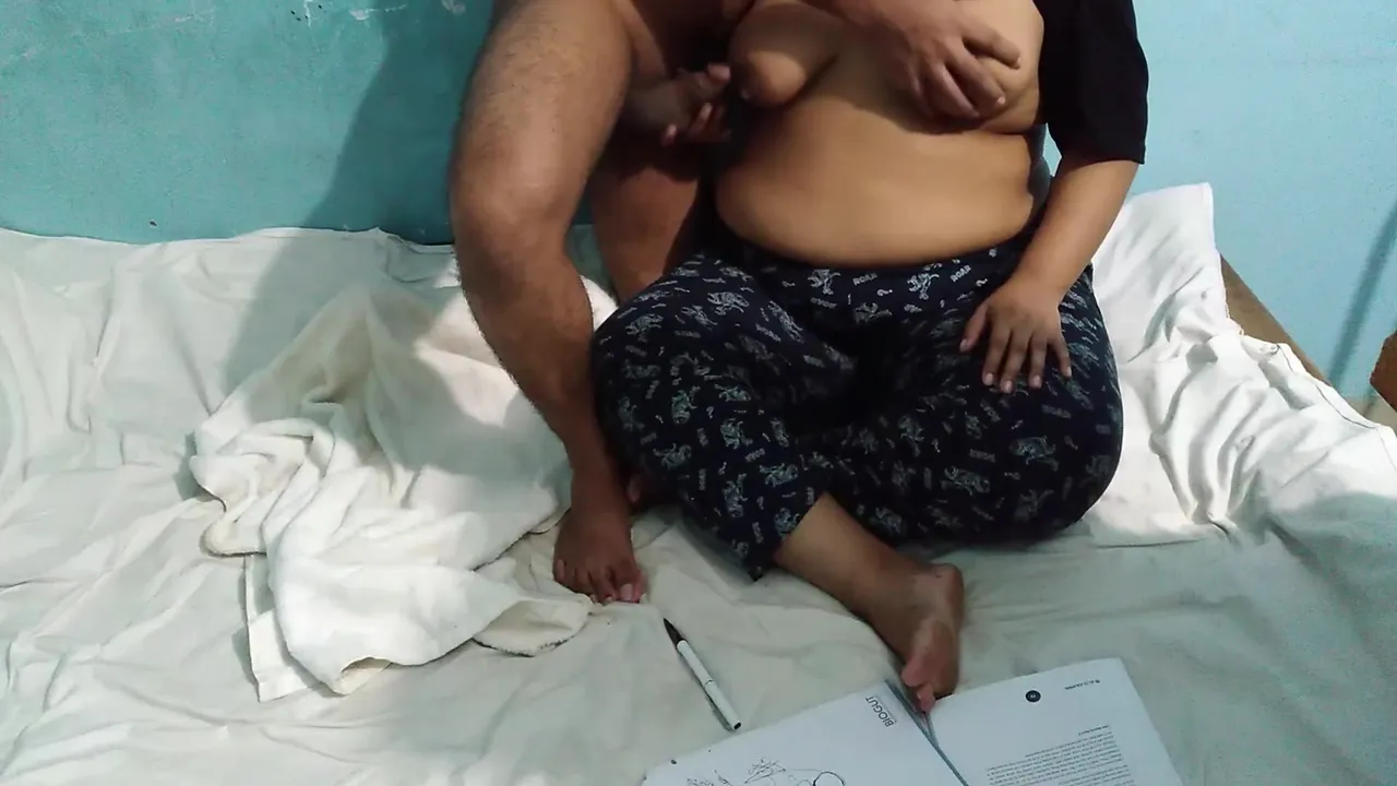 Pakistani Ki Choda Chudi Kitaab Padhate Samay - Bhai Behan