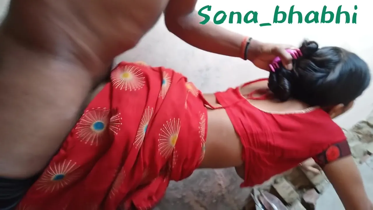 भभ न चदव चदव क Pनड क मटक बन रख ह Indian Bhabhi Sex In Hot Red Saree