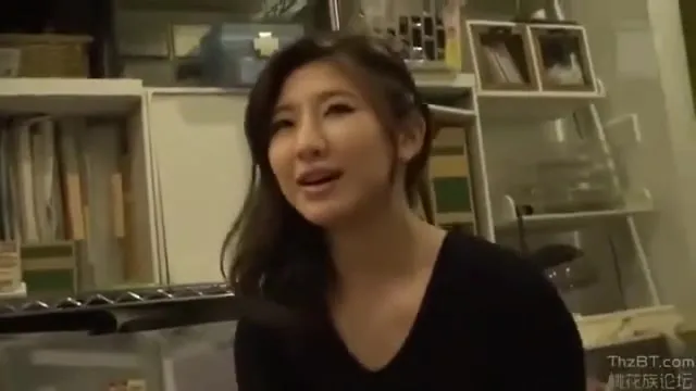 01008,A beautiful woman who feels