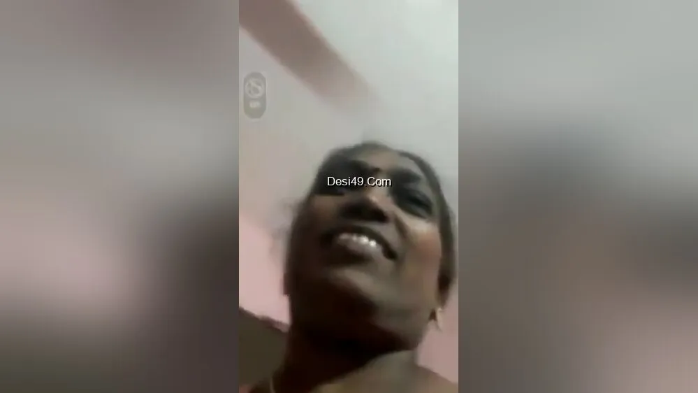 Mature Aunty Shows Her Pussy