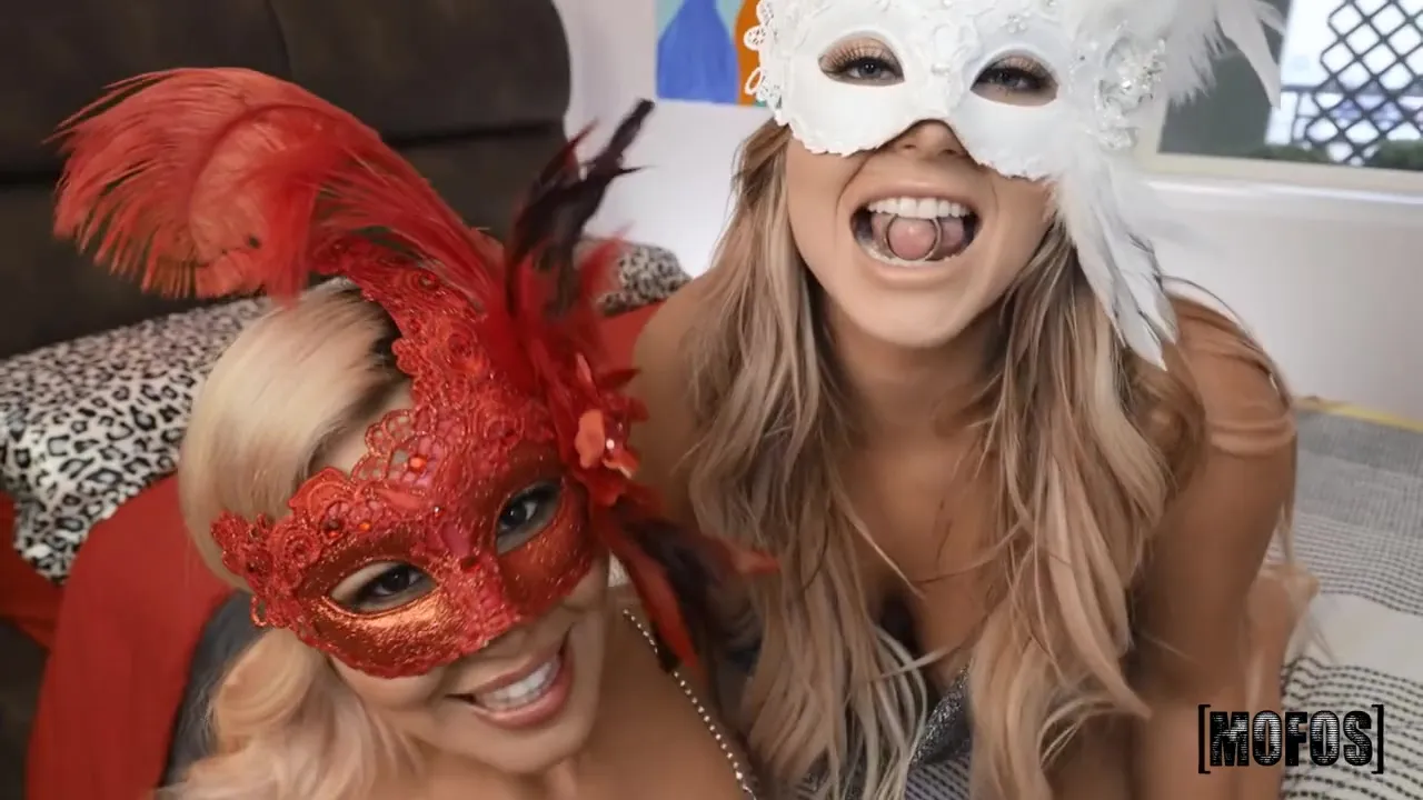 Hot Babes Masked 3some Sex