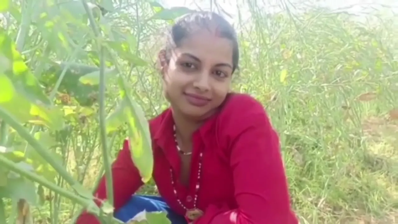 Cheating The Stepsister-in-law Working On The Farm By Luring Money In Hindi Voice