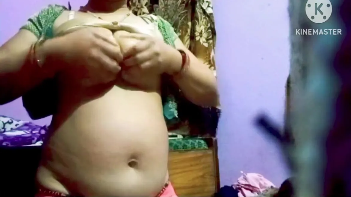 Indian Super Hot Bhabhi Massage Her Body And Her Boobs