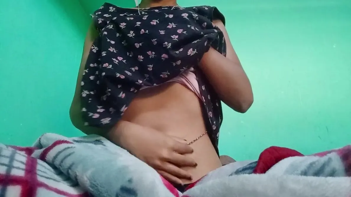 Desi Girl Showing Boobs