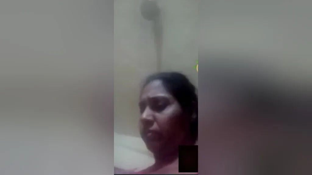 Today Exclusive-desi Aunty Shows Her Boobs And Pussy On Vc 2