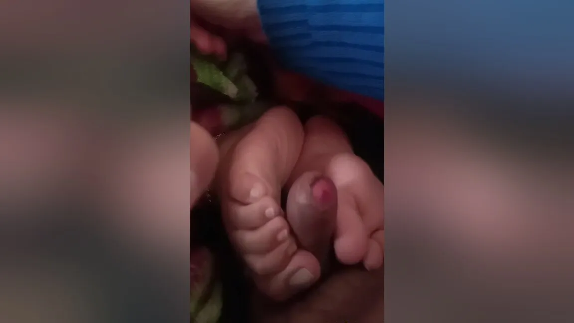 Big Cock Spunking On Sexy ,hot White Desi Feet