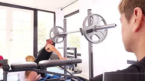 elle veut la bite du coach