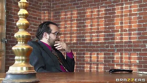 Phoenix Marie is a kinky pornstar that sucks cock