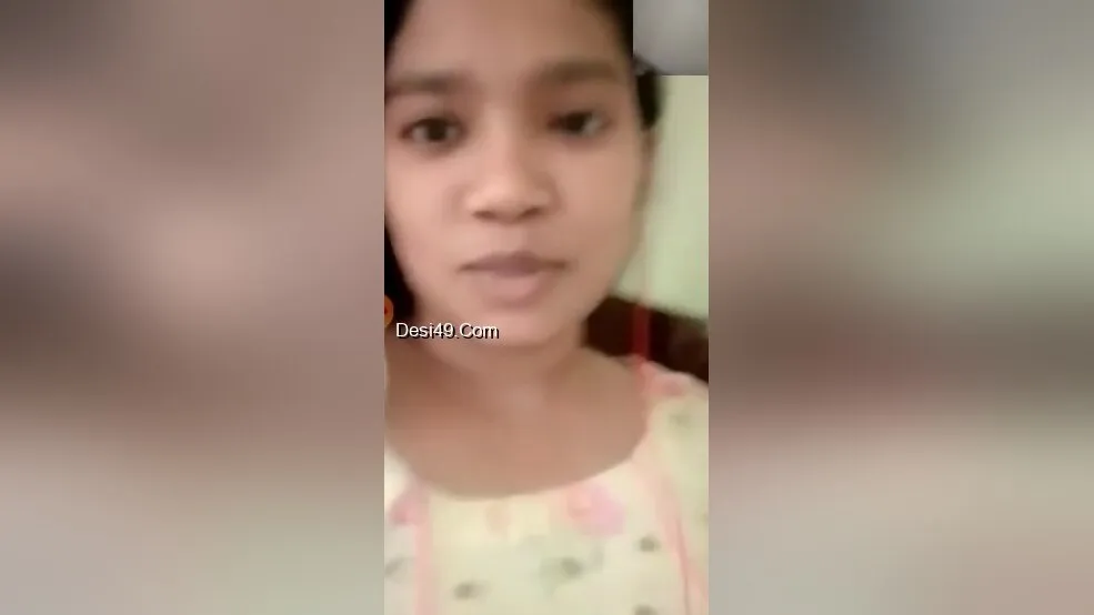 Today Exclusive -cute Chick Shows Her Boobs And Pussy