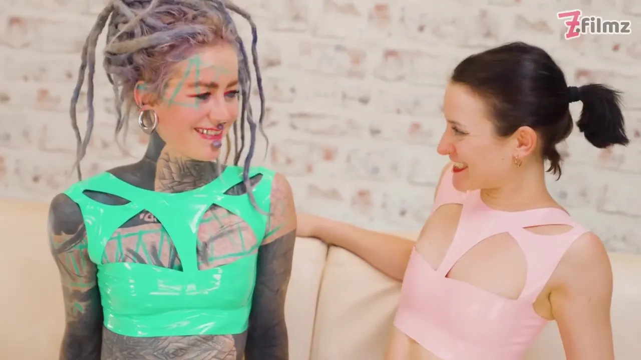 Vinyl Fun And Face Sitting - Anuskatzz & Miss Flora