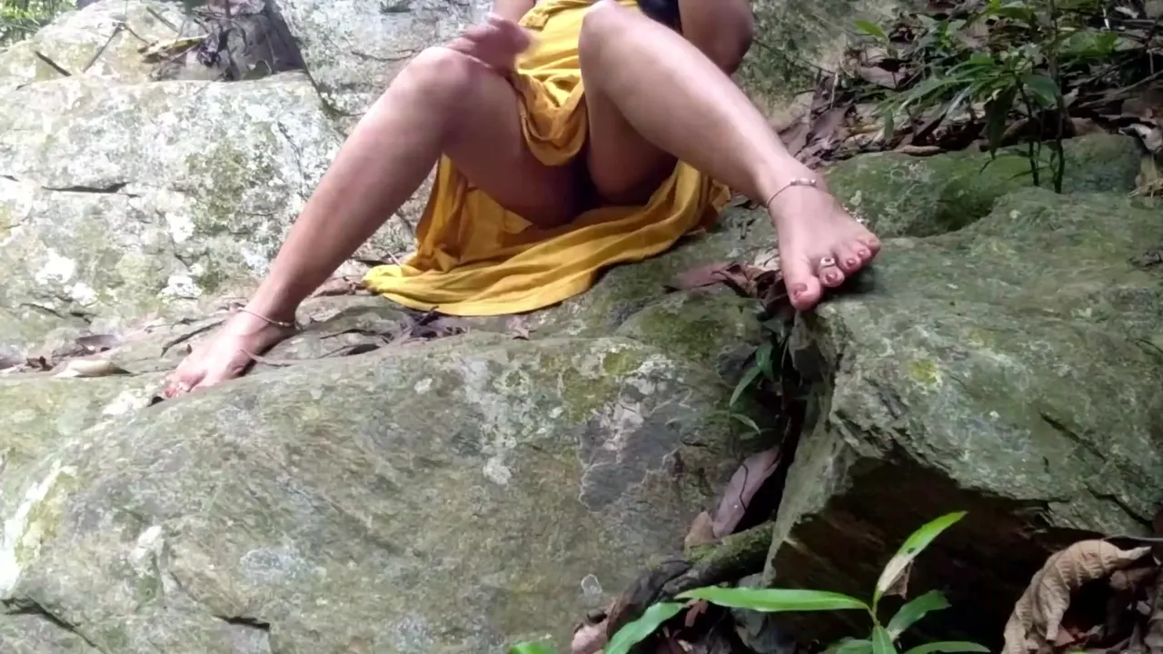 Nepali Porn Star - Thulo Bahini Lai Khola Nahairaheko Samay Pakdera Chiky