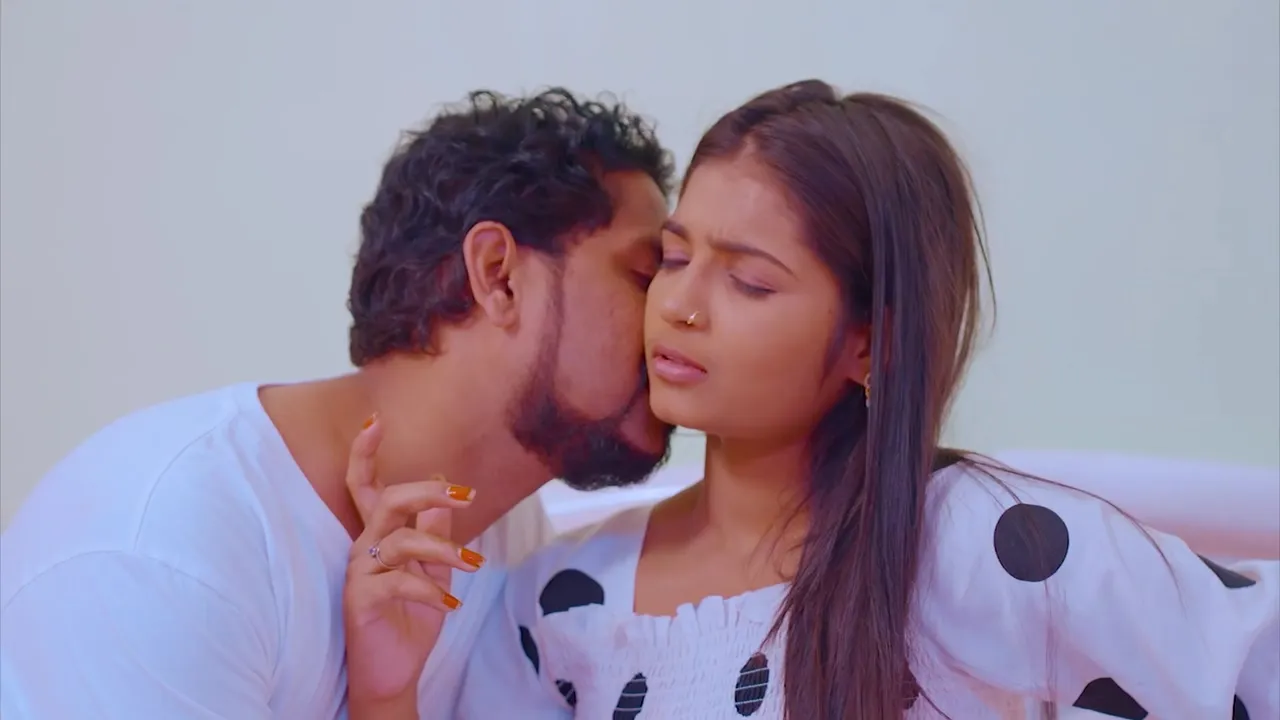 Huge Boobs - Indian Hot Bhabhi Fingering Her Pussy On The Bed