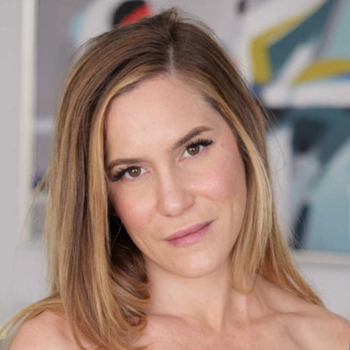 Aderes Quin model profile page