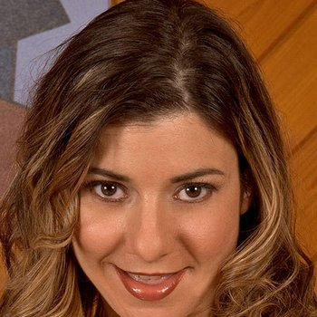 Alix Lakehurst model profile page