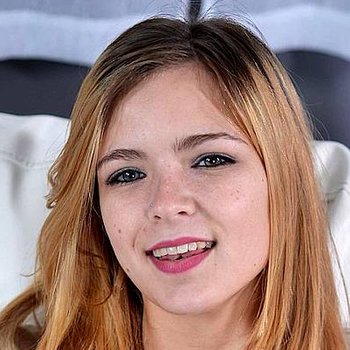 Amber Gold model profile page