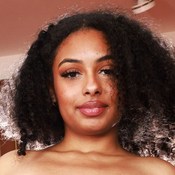 Hadiya Honey model profile page