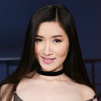 Hanna Suzuki model profile page
