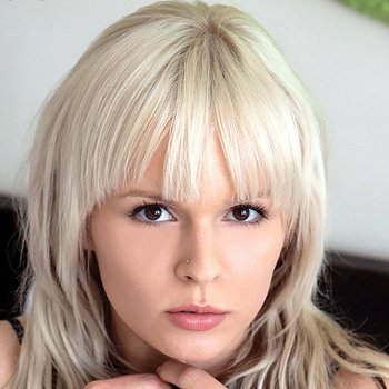 Jessica Bee model profile page