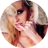 Julia Pink model profile page