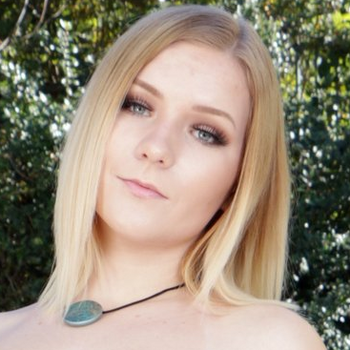 Kayli Moon model profile page