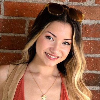 Kelly Lu model profile page